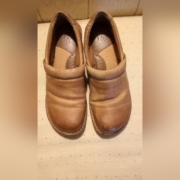 boc  Born Concepts Leather Peggy Clogs Size 9.5 Tan - Picture 2 of 9